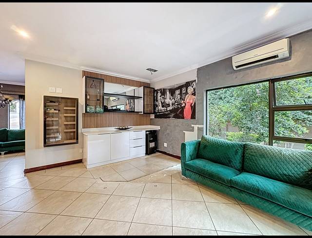 4 BEDROOM HOUSE TO LET IN LEEUWENHOF ESTATE
